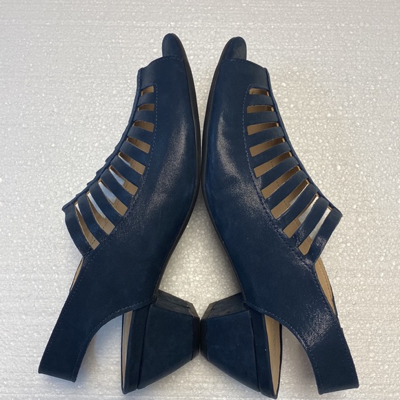 Sandals - Picture 3 of 9